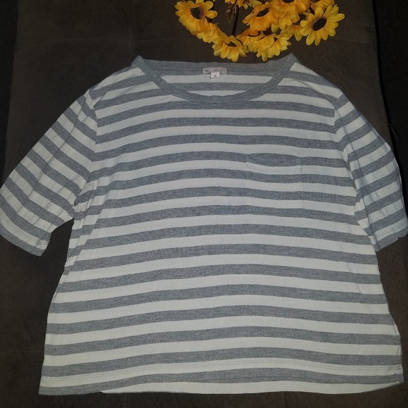 ⭐️💸Gap Crop Top - Picture 1 of 2